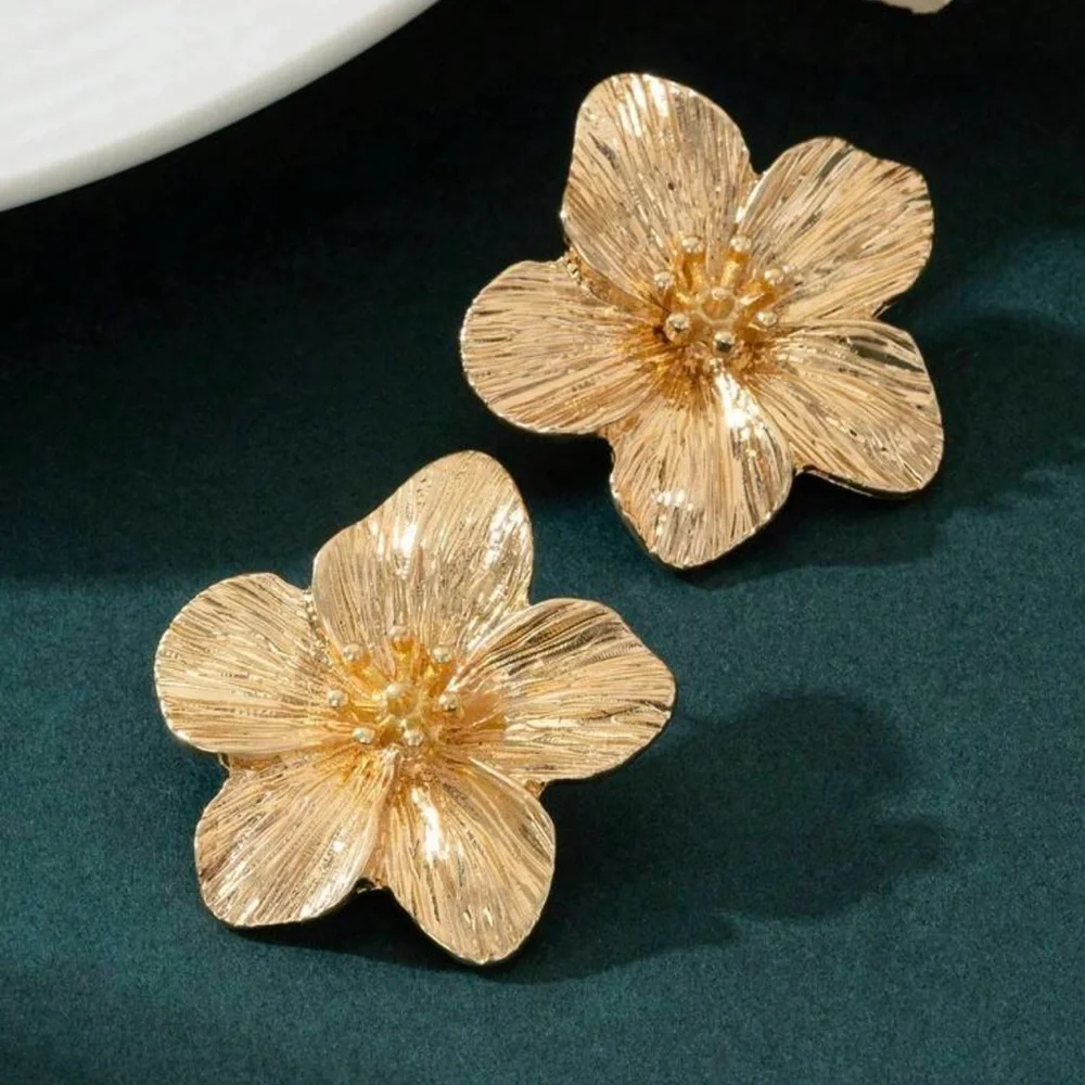 New flower studded earrings